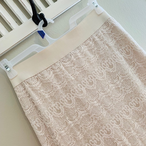 Cream lace skirt - Picture 1 of 6